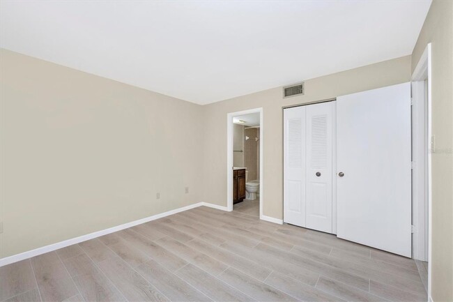 Building Photo - 5172 Lake Village Dr