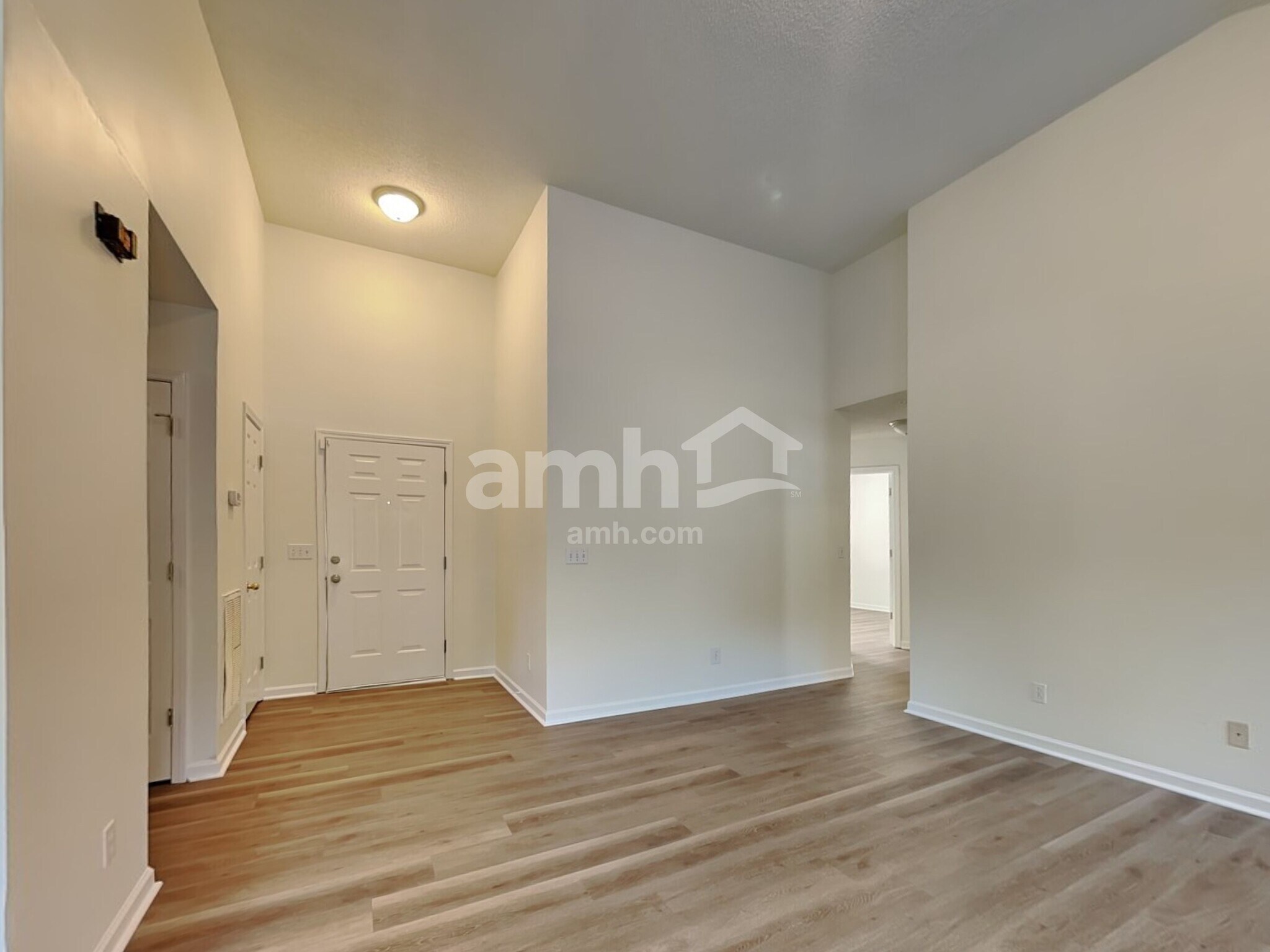Building Photo - 604 Lake Lennox Dr