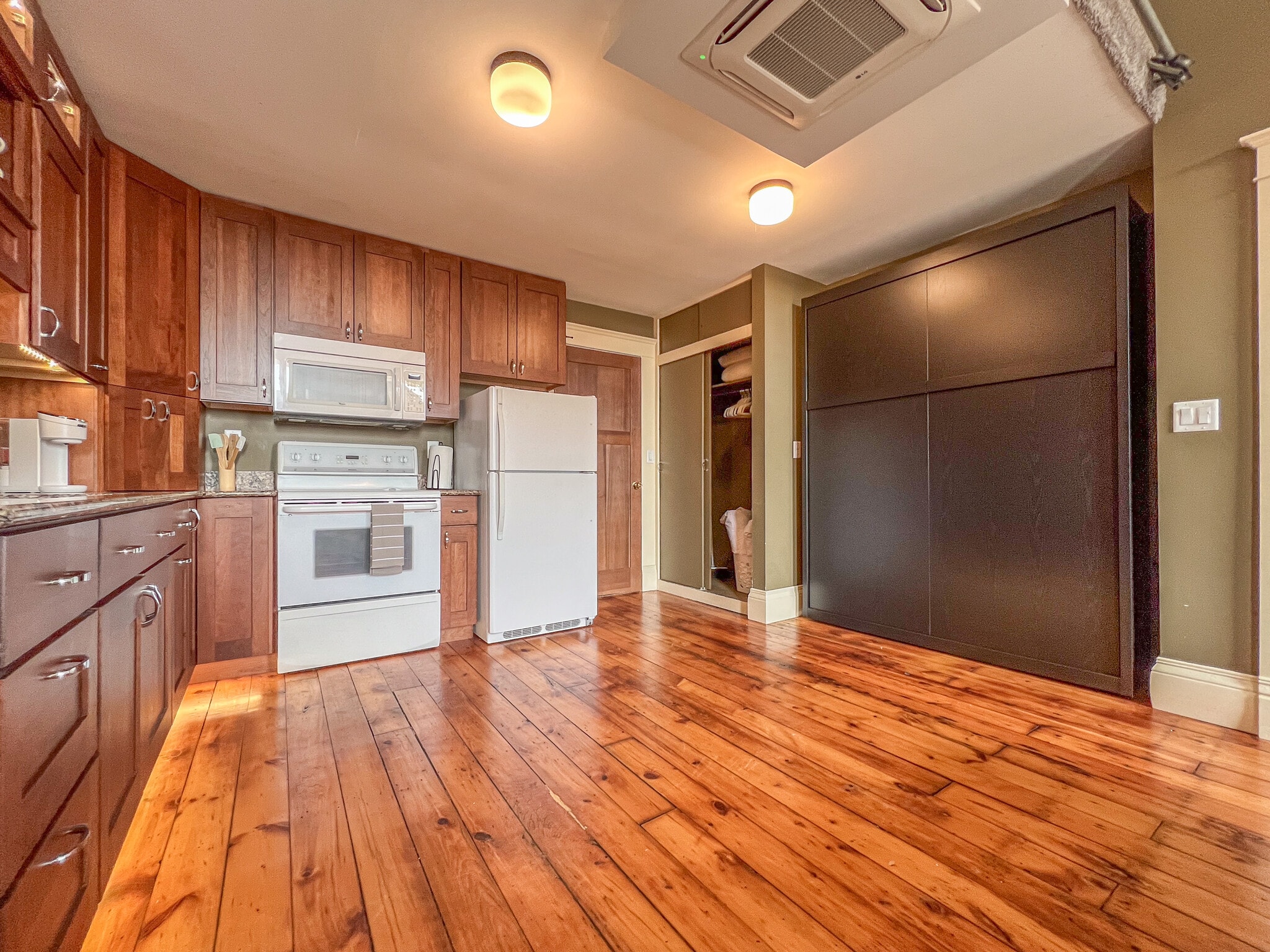 Building Photo - 1175 Iowa St