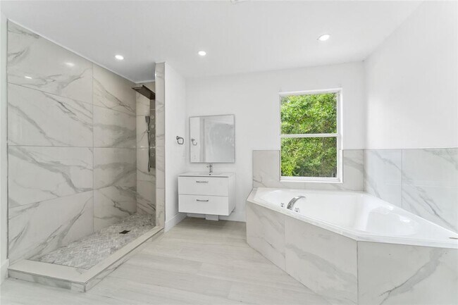 Building Photo - 9361 Monterey Bay Dr