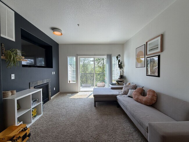 Building Photo - 10721 NE Gateway Pl