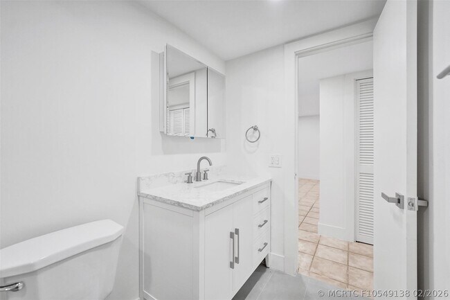 Building Photo - 4040 N Hills Dr