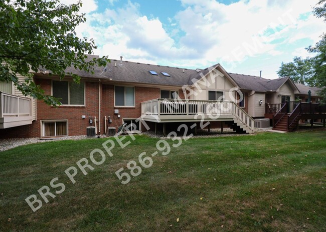 Building Photo - New Baltimore 2 bedroom 2 bath condo