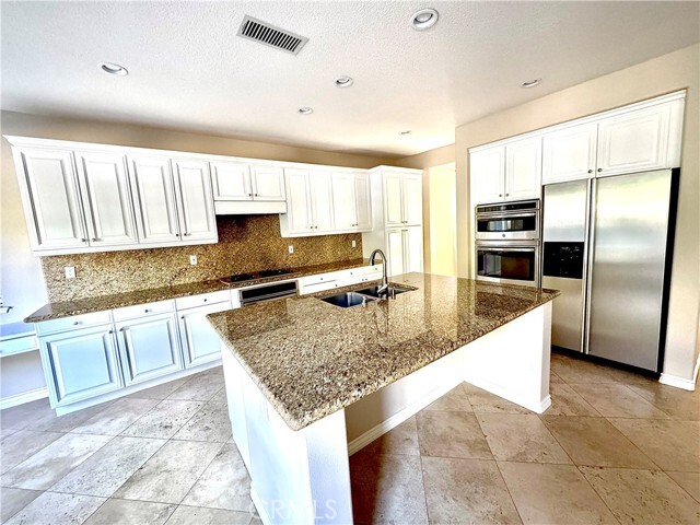 Building Photo - 16 Kingsway Dr