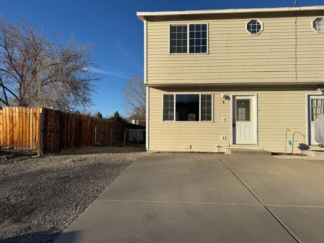 Building Photo - 481 1/2 Tracy Dr