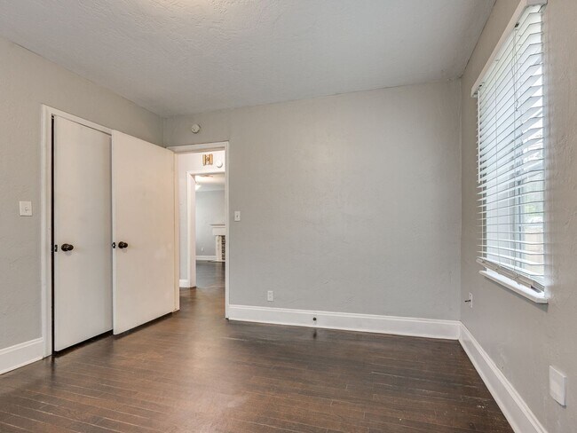 Building Photo - Charming Updated Home Near OKC Urban Core ...