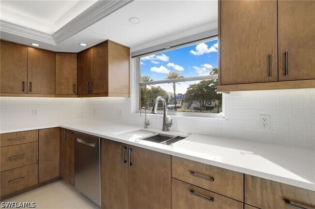 Building Photo - 9486 Gulf Shore Dr