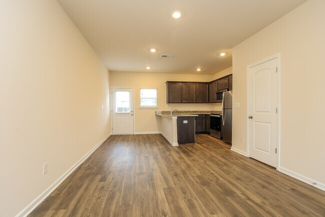 Building Photo - 2 Bedroom in La Vergne!
