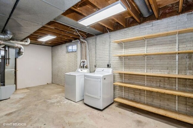 Building Photo - $3,000 | 5 Bedroom, 2.5 Bathroom House | N...