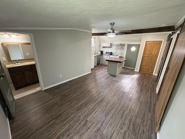 Building Photo - 515 S Washington St