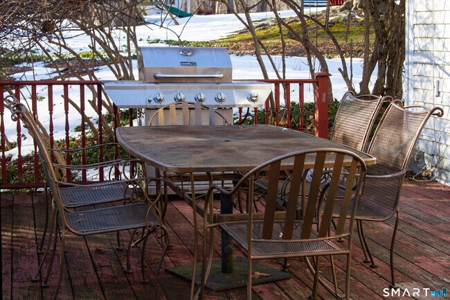 Building Photo - 21b Hoydens Hill Rd