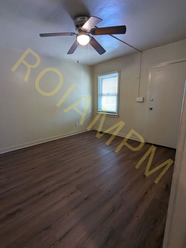 Interior Photo - 247 Idaho Street East