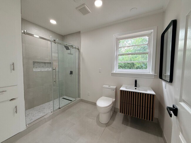 Building Photo - Recently Remodeled | Spacious Open Layout | Move-In Ready