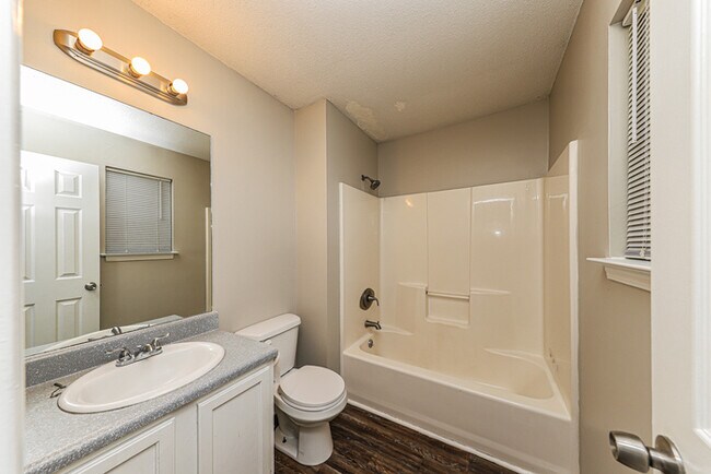 Building Photo - Fantastic 3bd/2ba home! Let yourself in!