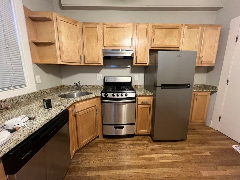 Building Photo - 9 Saint Johns Rd