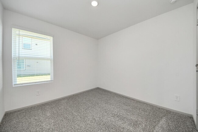 Building Photo - 1027 Bluegill Ln