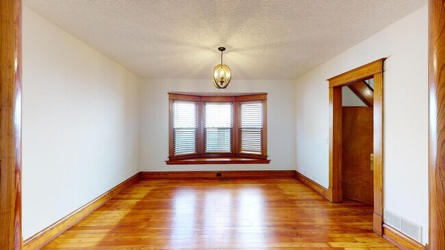 Building Photo - 1025 Park St SW