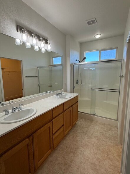 Building Photo - 433 Tolman Way