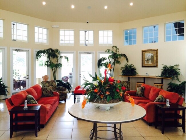 Building Photo - 2421 Silver Palm Dr