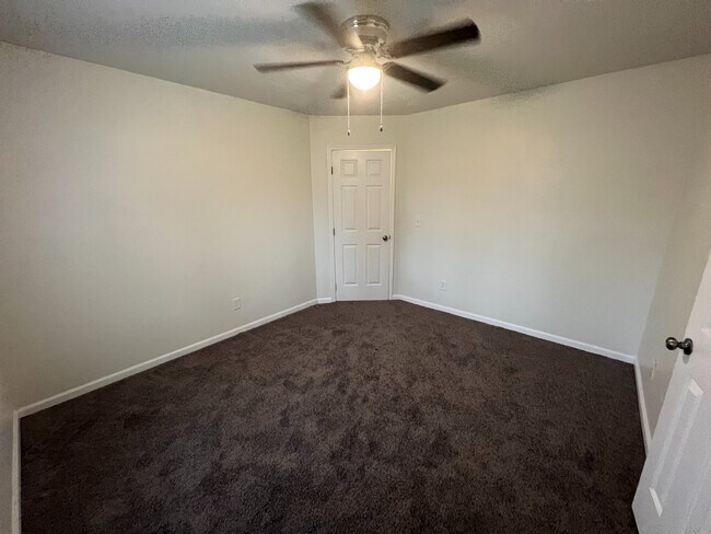 Building Photo - Room in House on Fieldmont Ct