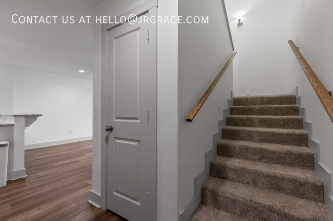 Building Photo - 3336 Chimney Pl Dr