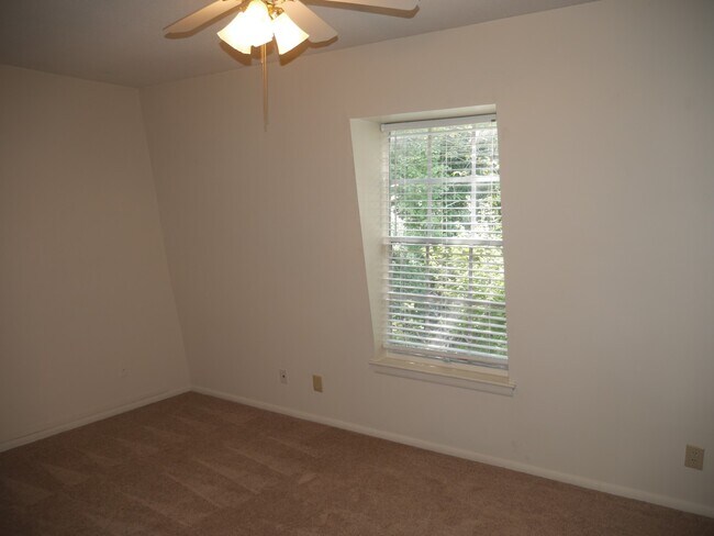 Building Photo - 3822-K Country Club Road