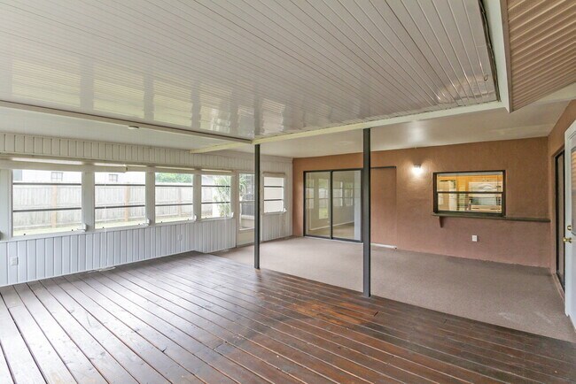Building Photo - 3116 50th Ave Dr E
