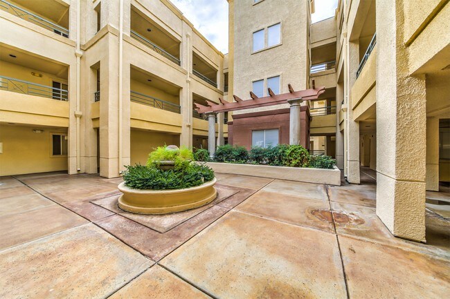 Building Photo - 230 E Flamingo Rd