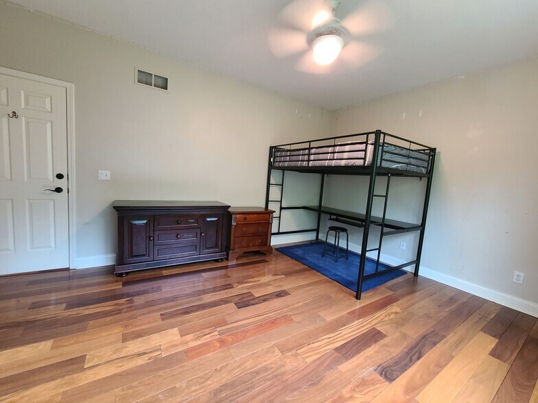 Building Photo - 9440 Park Ridge Trail