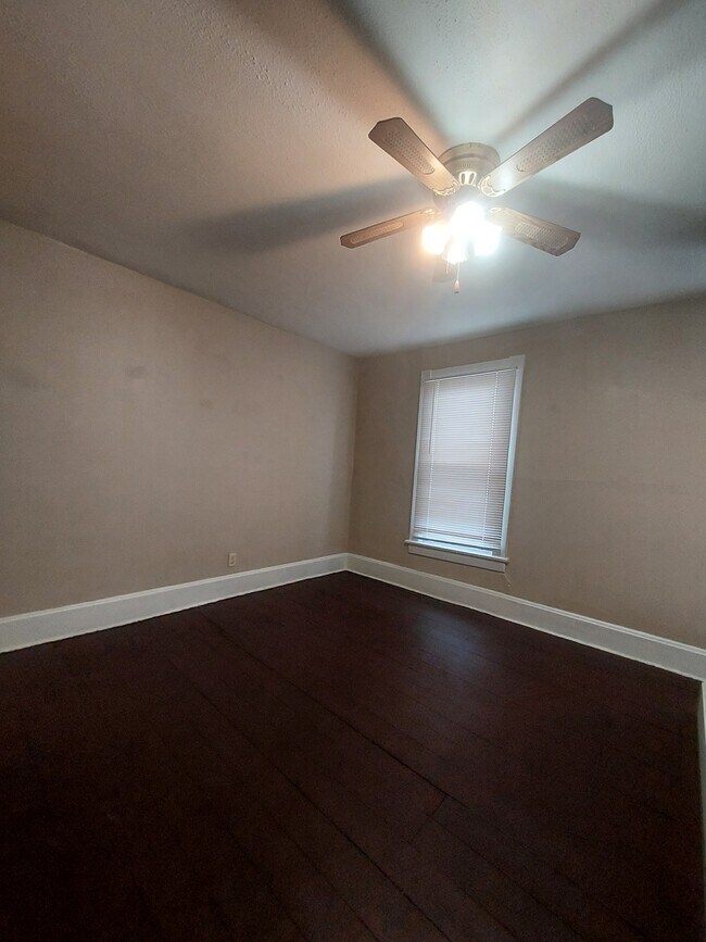 Building Photo - 194 Elmwood Ave