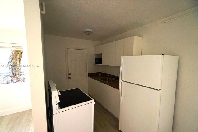 Building Photo - 584 NW 65th St