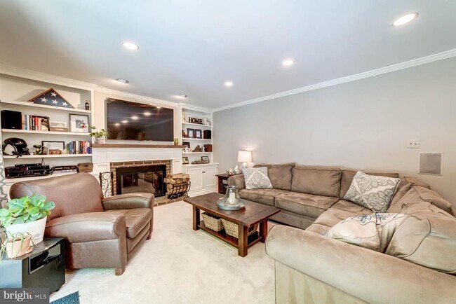 Building Photo - 13930 S Springs Dr
