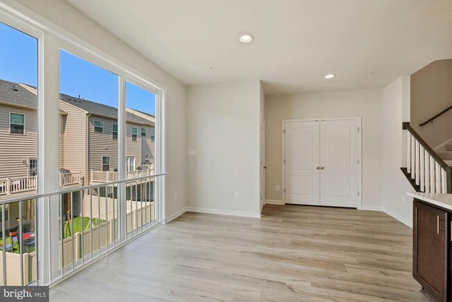 Building Photo - 6211 Davinci St