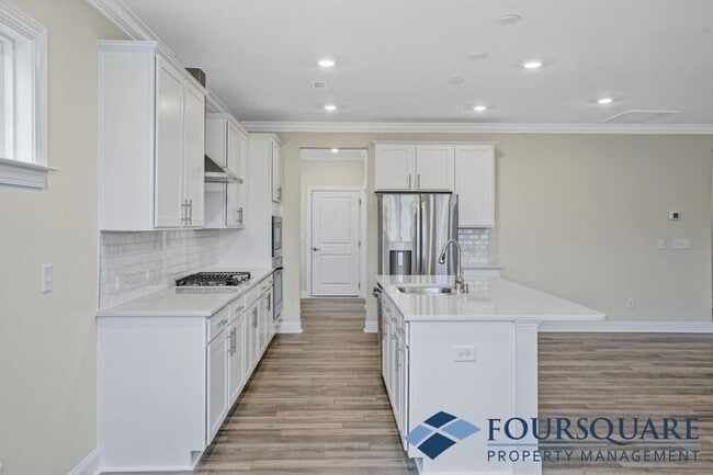 Building Photo - Charming 3-Bed Ranch Home with Modern Kitc...