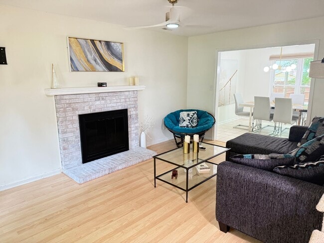 Building Photo - Spacious 3BR Home with Fenced Yard & Outdo...