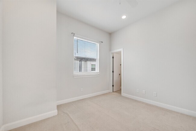 Building Photo - 3127 Leeland St