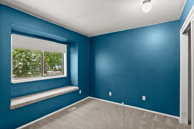 Building Photo - Contemporary One-Level 2 Bed/1 Bath Tranquil Retreat