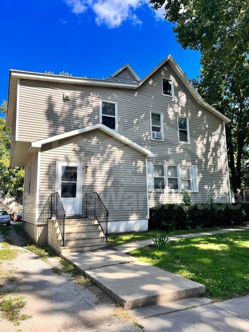 Building Photo - 3419 1st St