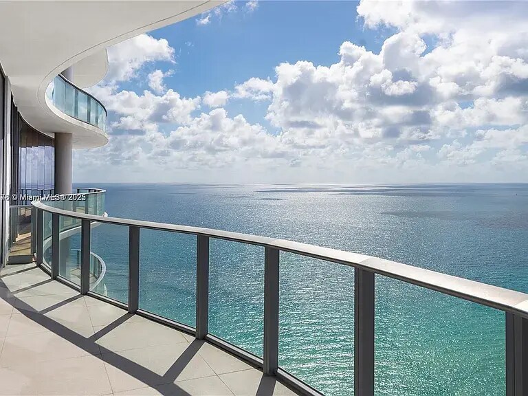 Primary Photo - 17475 Collins Ave