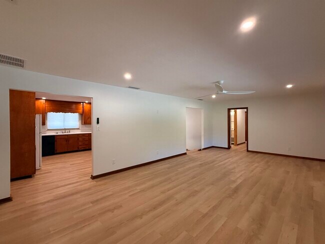 Building Photo - 378 El Rey Ave