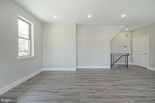 Building Photo - 300 W Jefferson St