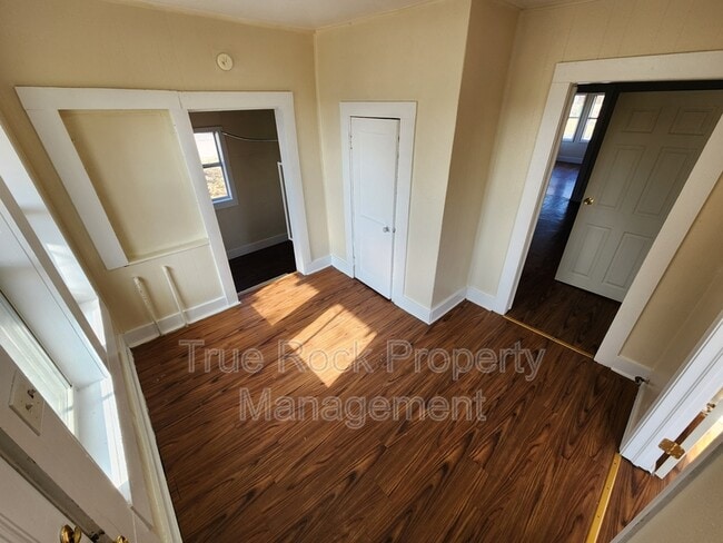 Building Photo - 231 W 4th St