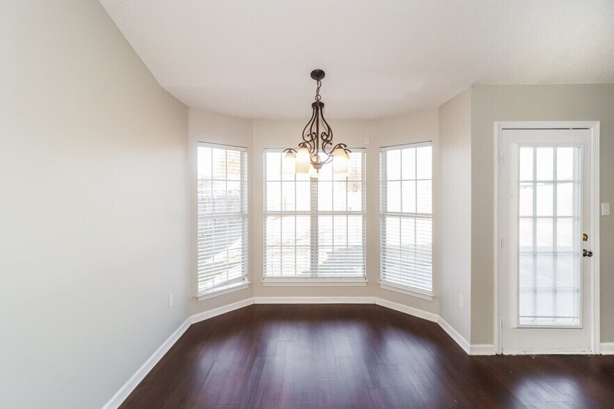 Building Photo - 1806 Central Trails Dr