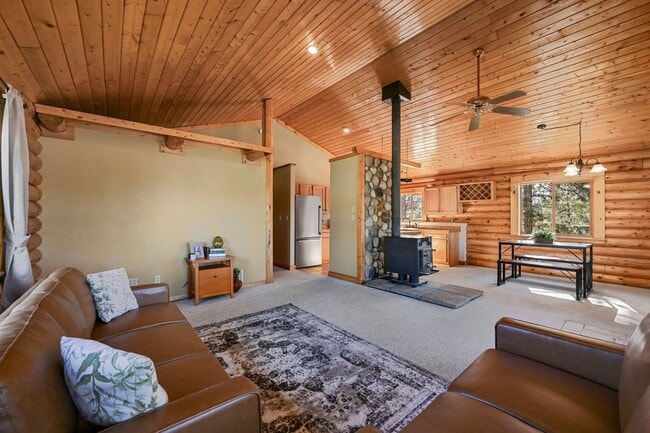 Building Photo - 3 bed 2 Bath Log Home on 2 Acres in Florissant