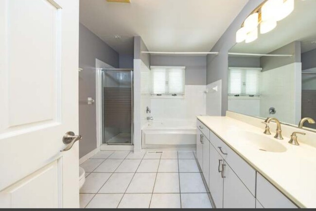 Upstairs bath - 1536 Aquila Ave N