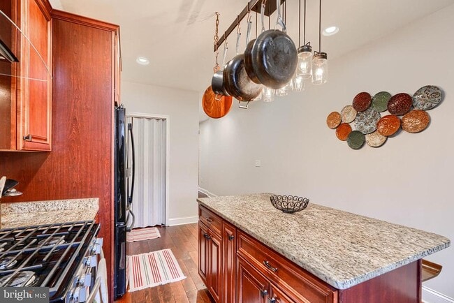 Building Photo - 1730 E Chase St