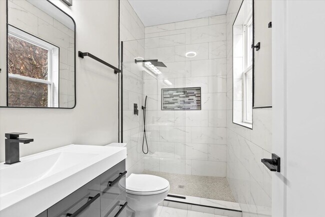 Building Photo - 6128 S Rhodes Ave