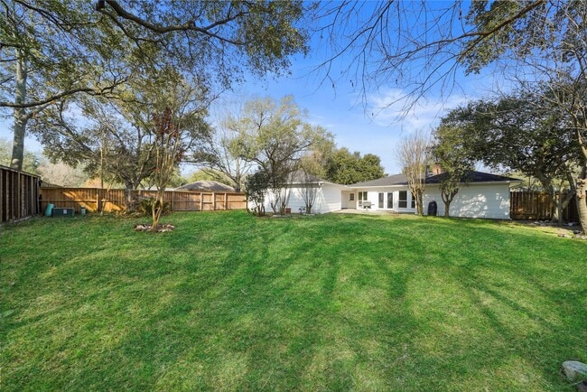 Building Photo - 16121 Singapore Ln