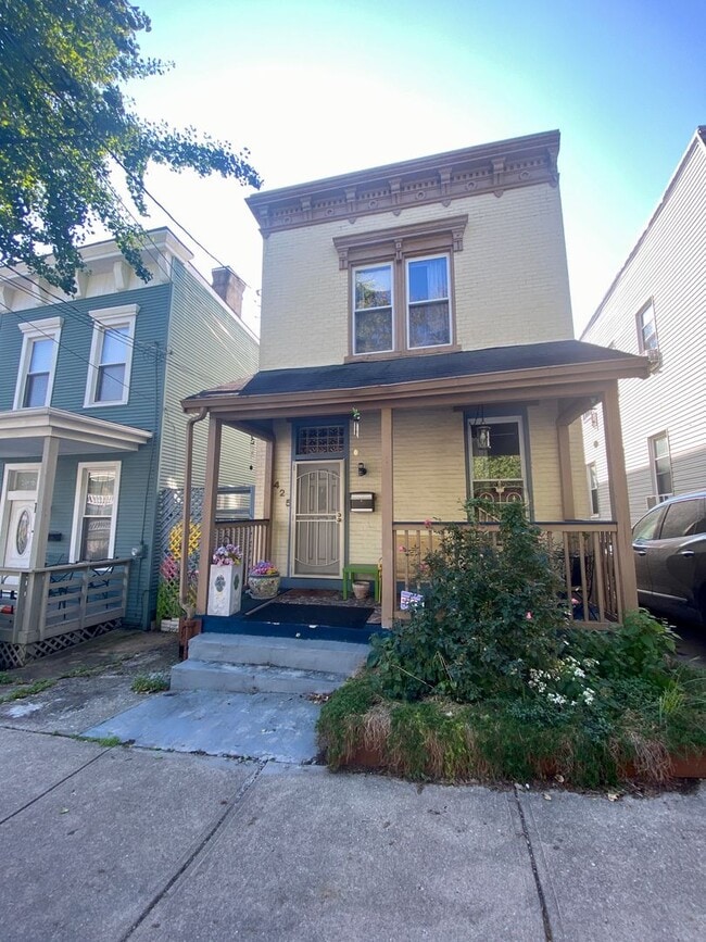 Primary Photo - 6 Bed/2.5 Bath Mins. From UC $775/pp ($4,6...