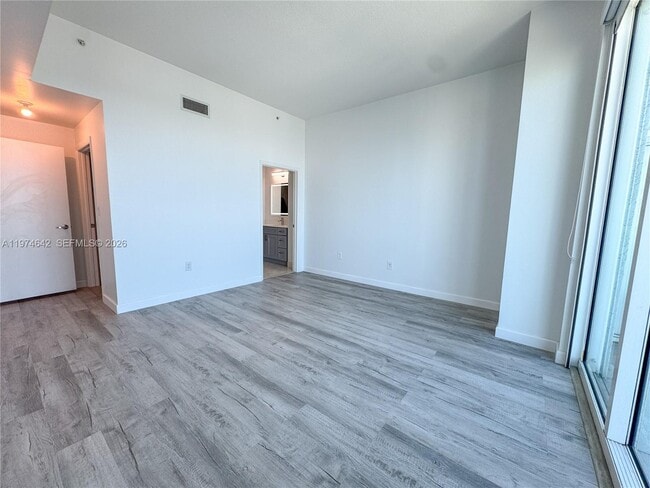 Building Photo - 1900 N Bayshore Dr